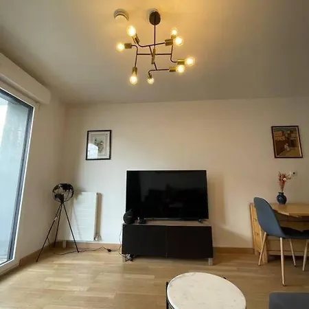 Cosy With Balcony Eiffel Tower View Apartment
